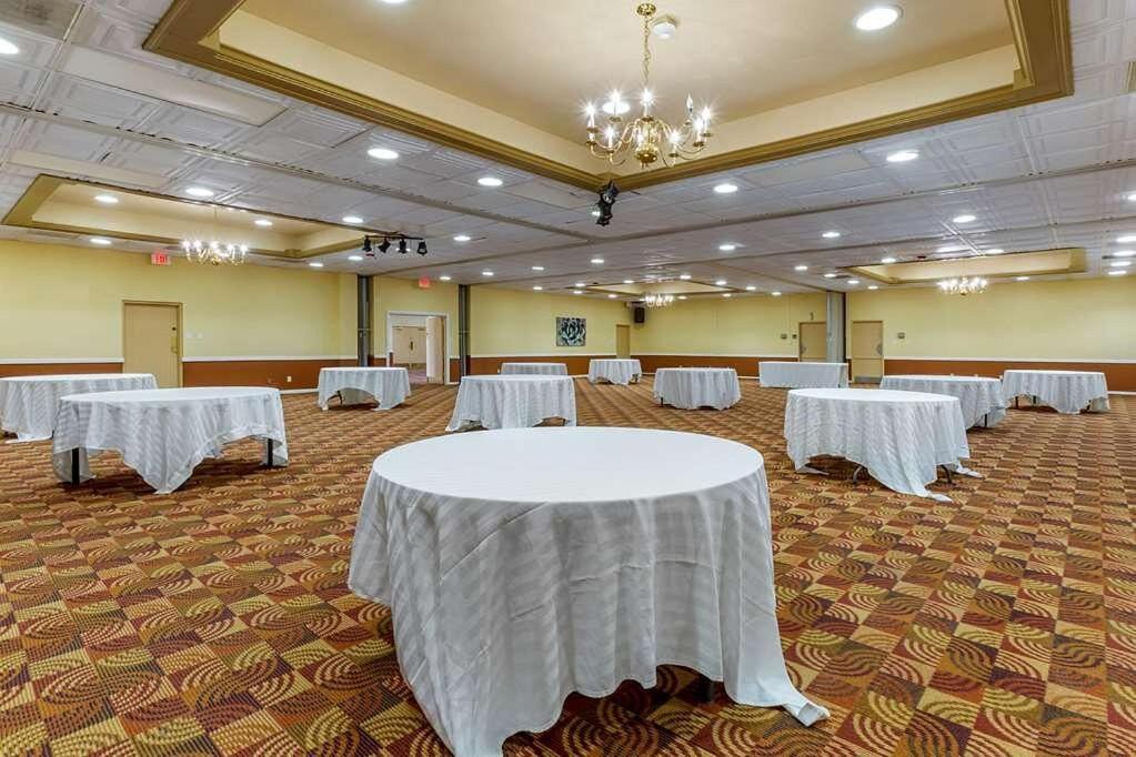 Clarion Inn & Suites, Roswell Extérieur photo