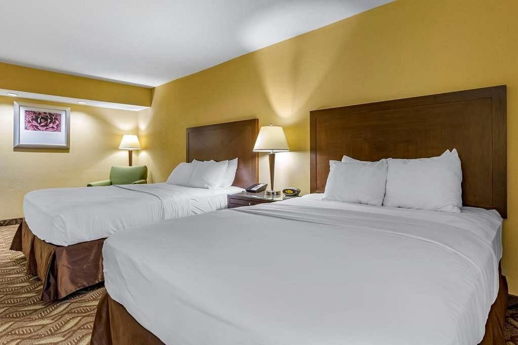 Clarion Inn & Suites, Roswell Extérieur photo