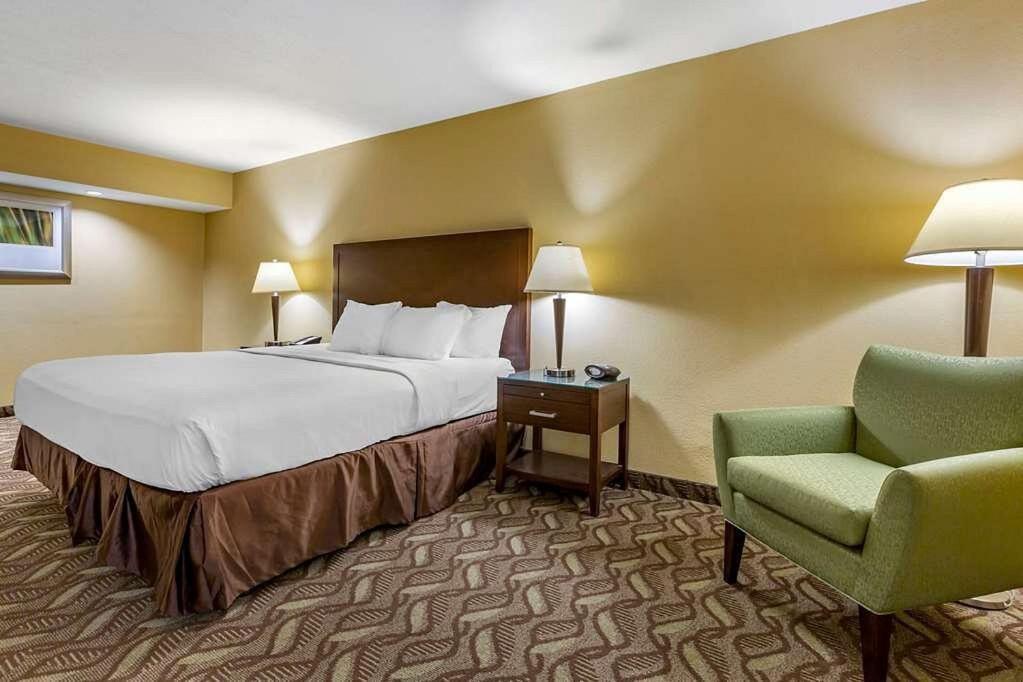 Clarion Inn & Suites, Roswell Extérieur photo