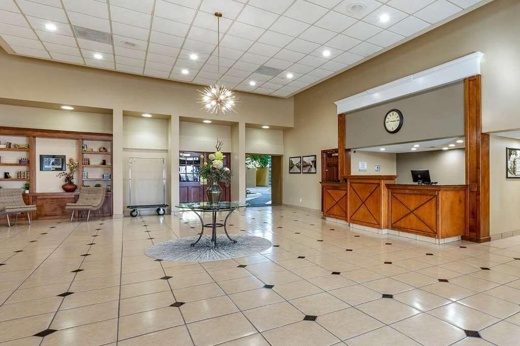 Clarion Inn & Suites, Roswell Extérieur photo