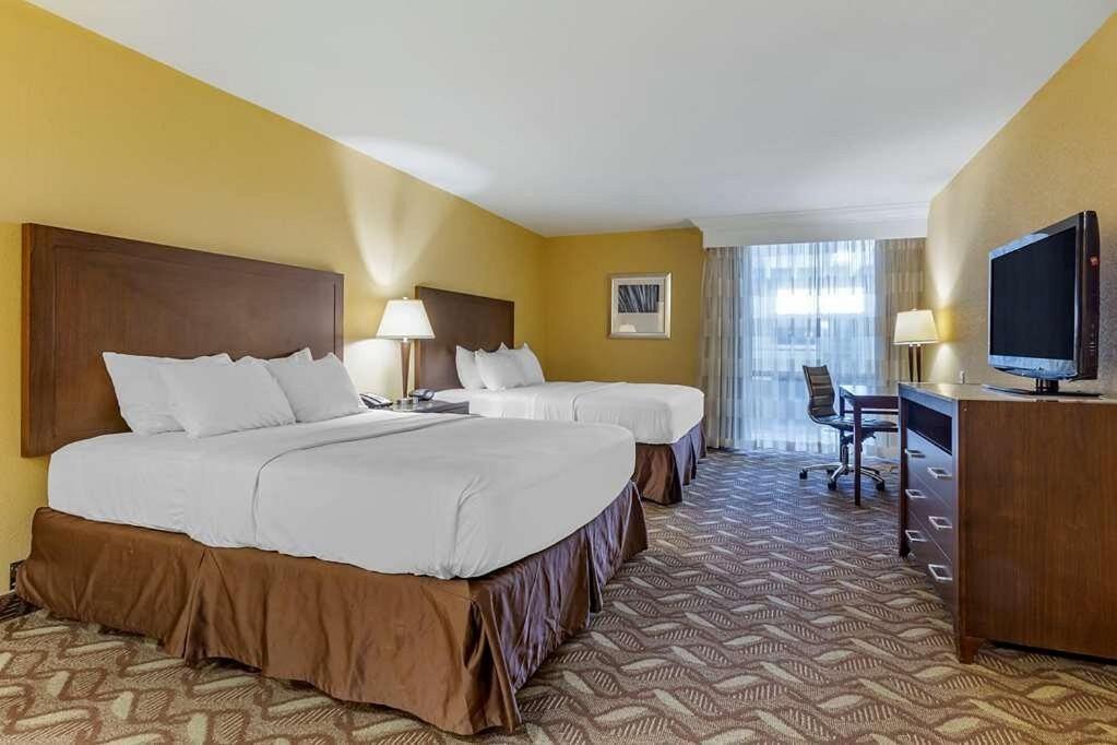 Clarion Inn & Suites, Roswell Extérieur photo