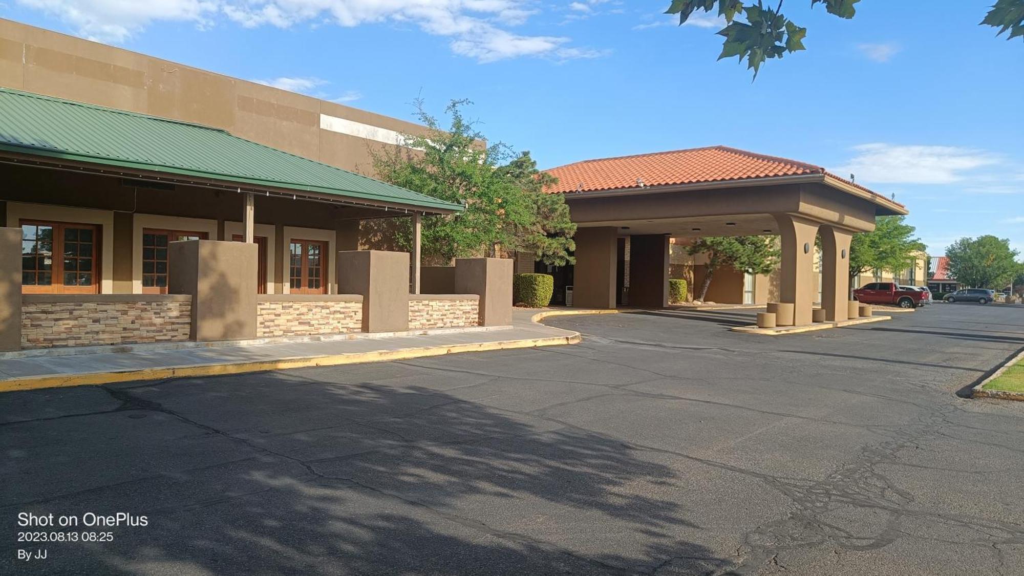 Clarion Inn & Suites, Roswell Extérieur photo